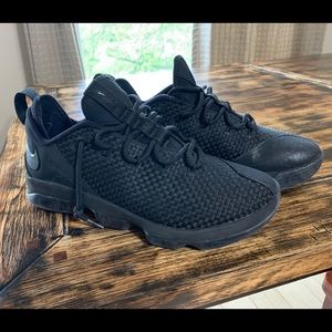 MEN’s SIZE 9- NIKE SHOES